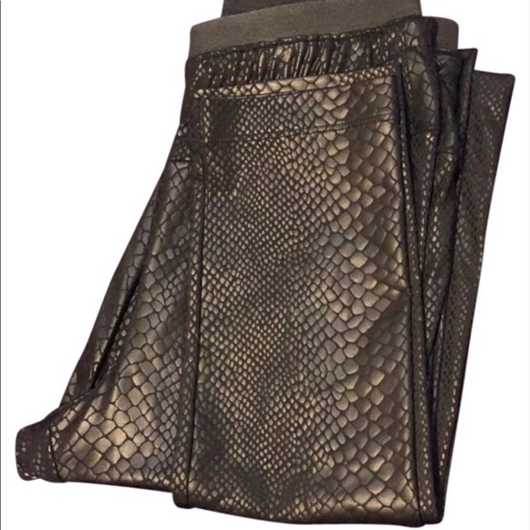 BCBGMaxAzria Pants - Bcbg Max Azria snakeskin legging Sz M
